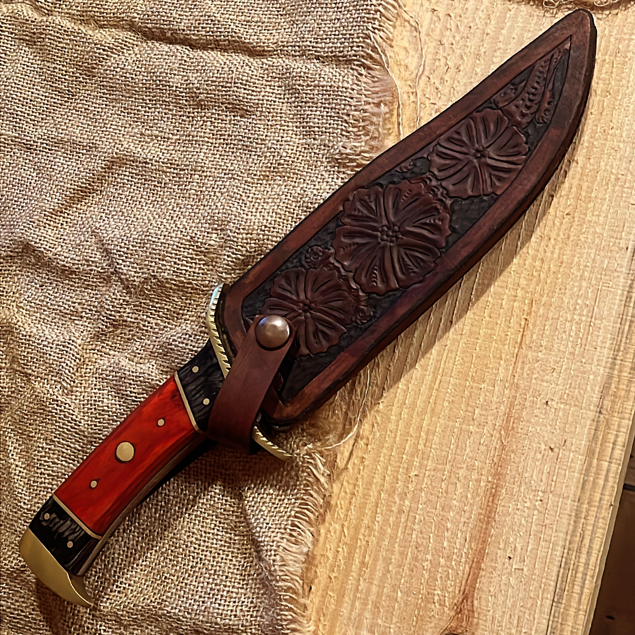 Custom leather knife sheath by Oliver Bond