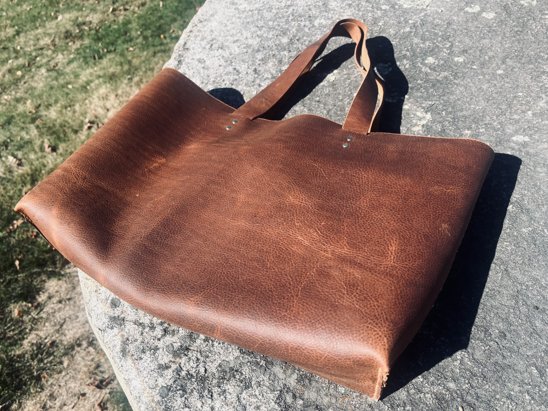 Tote side view